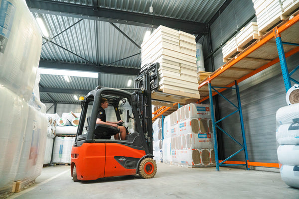 Lagerung der GIK Verbundplatten im Lager von Dämmstoff Online